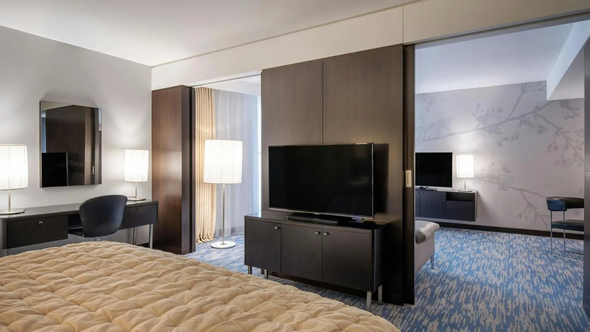 Renaissance Paris Arc De Triomphe Hotel