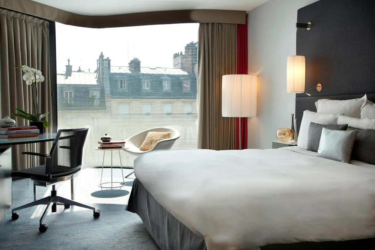 Renaissance Paris Arc De Triomphe Hotel 5*,