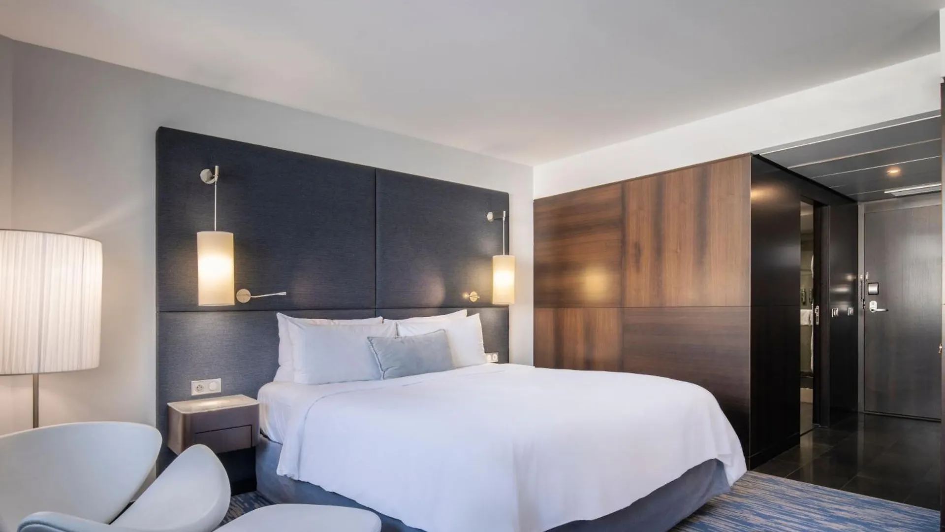 Renaissance Paris Arc de Triomphe Hotel