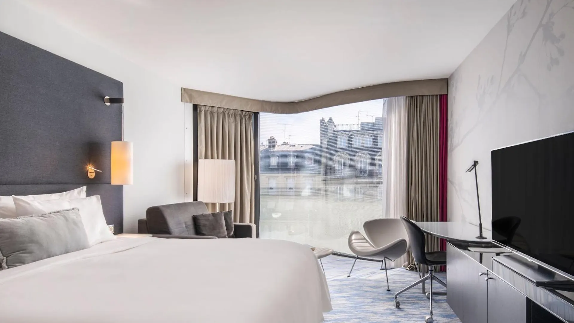Renaissance Paris Arc de Triomphe Hotel