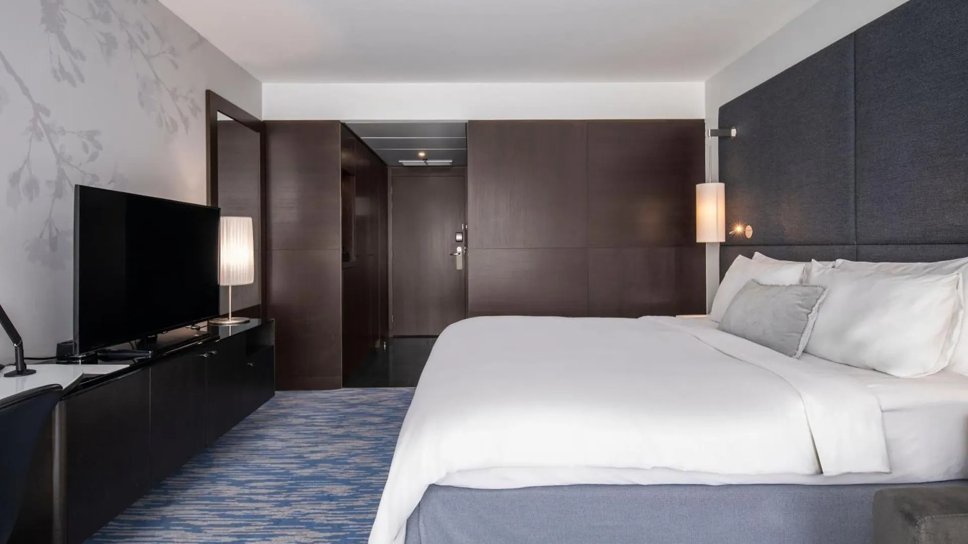 Renaissance Paris Arc de Triomphe Hotel