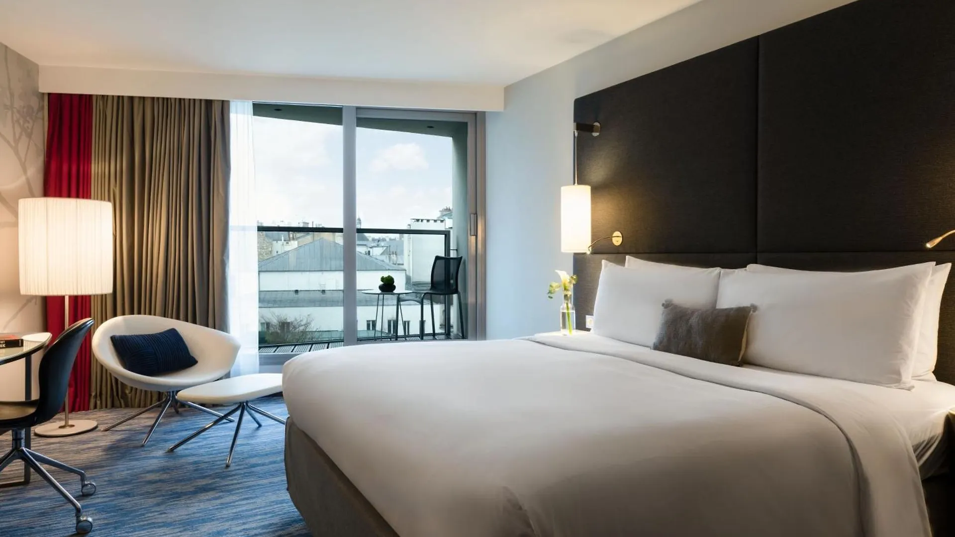 Renaissance Paris Arc de Triomphe Hotel 5*,