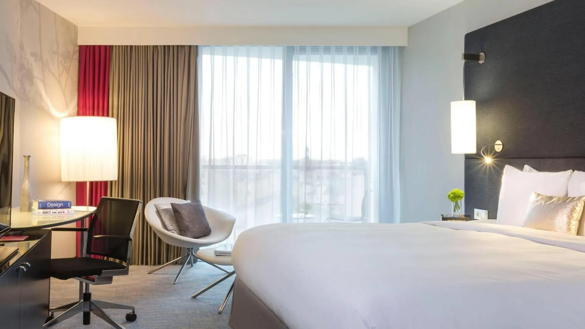 Renaissance Paris Arc De Triomphe Hotel