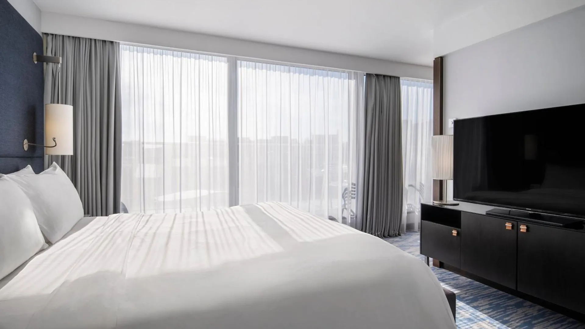 Renaissance Paris Arc de Triomphe Hotel