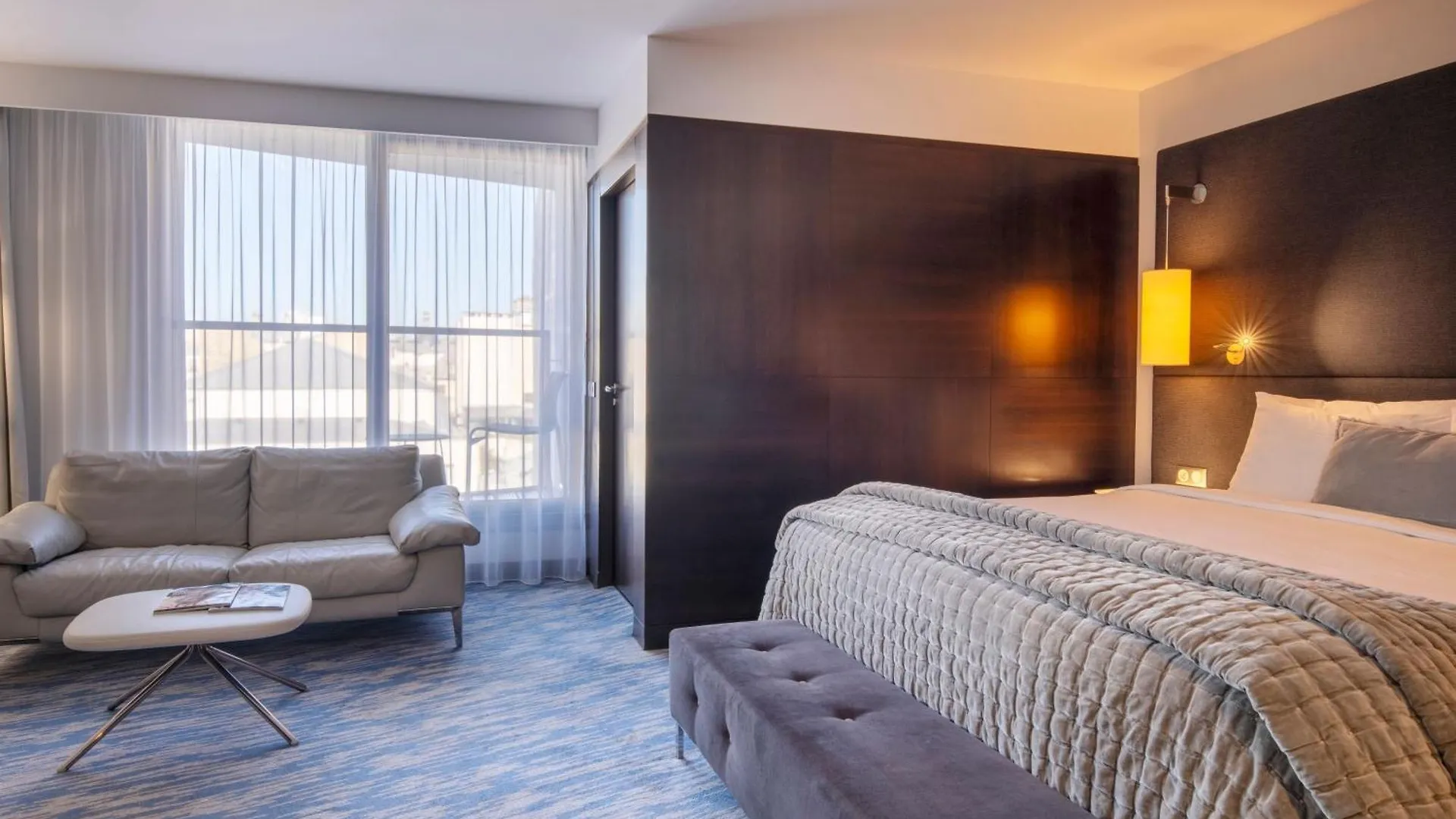 Renaissance Paris Arc de Triomphe Hotel 5*,
