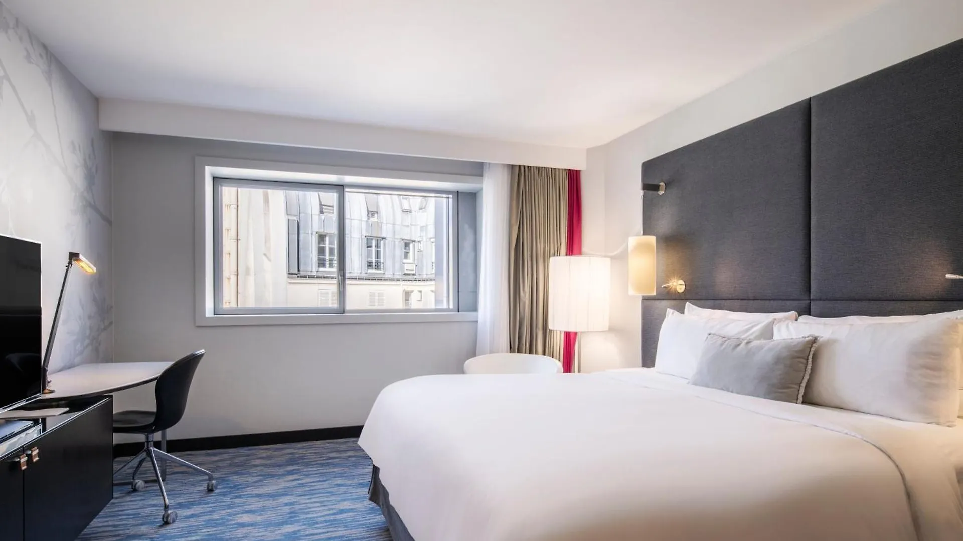Renaissance Paris Arc de Triomphe Hotel